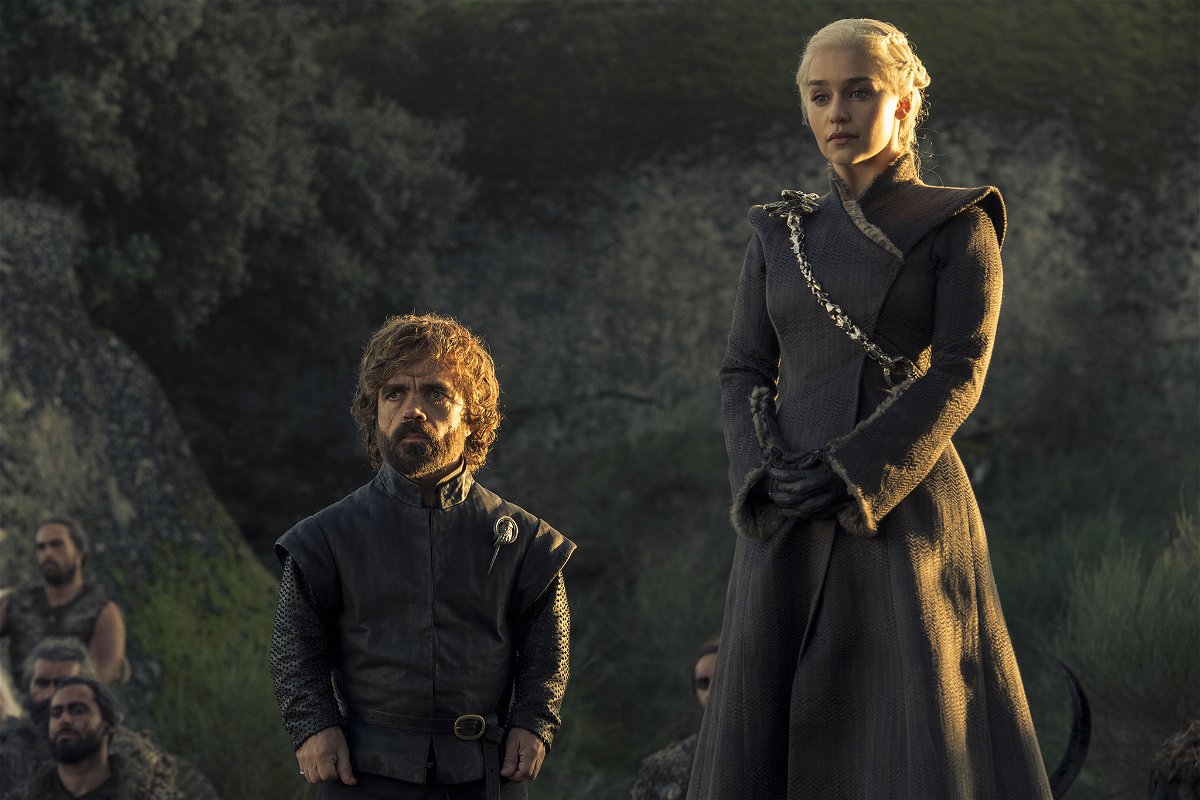 Peter Dinklage ed Emilia Clarke in una scena di Game of Thrones 7
