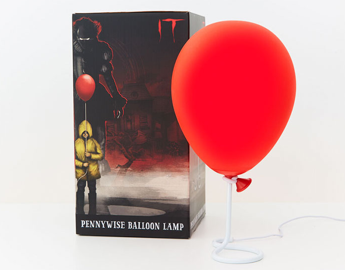 La confezione della lampada ispirata al palloncino rosso