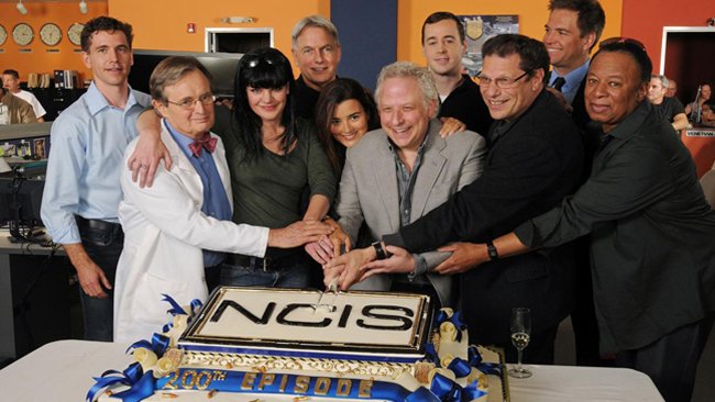 Gary Glasberg e il cast della serie TV NCIS