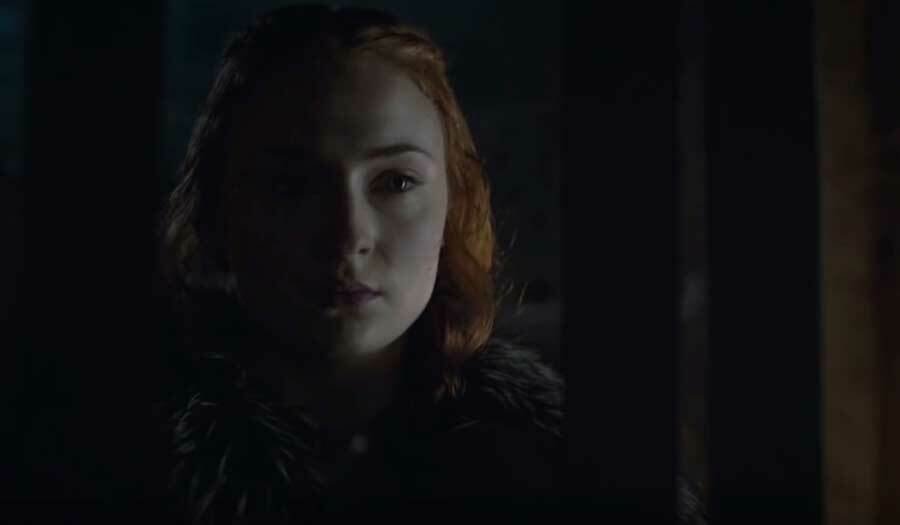 Sophie Turner, una Sansa Stark dal vestito macchiato di sangue