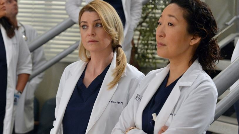 Meredith e Cristina in una scena tratta da Grey's Anatomy