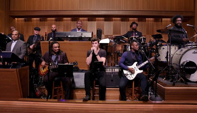 Shawn Mendes e i The Roots al The Tonight Show