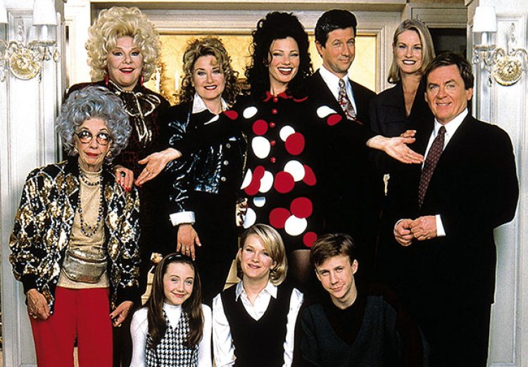Francesca Cacace e il resto dei protagonisti de La Tata, sitcom amatissima degli anni '90
