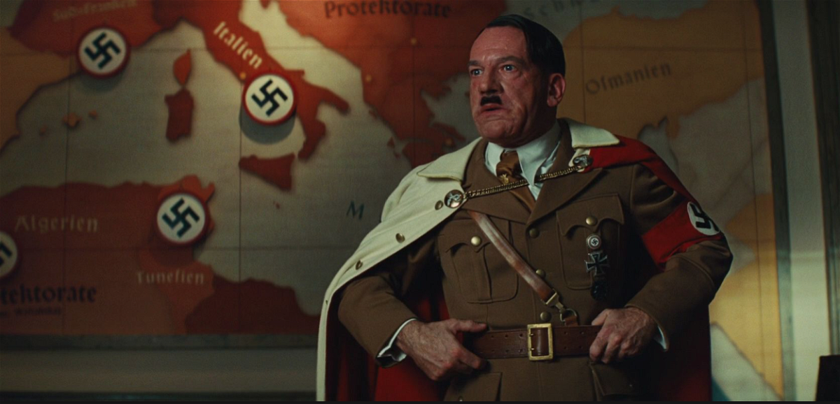 Hitler in una scena di Bastardi senza gloriab