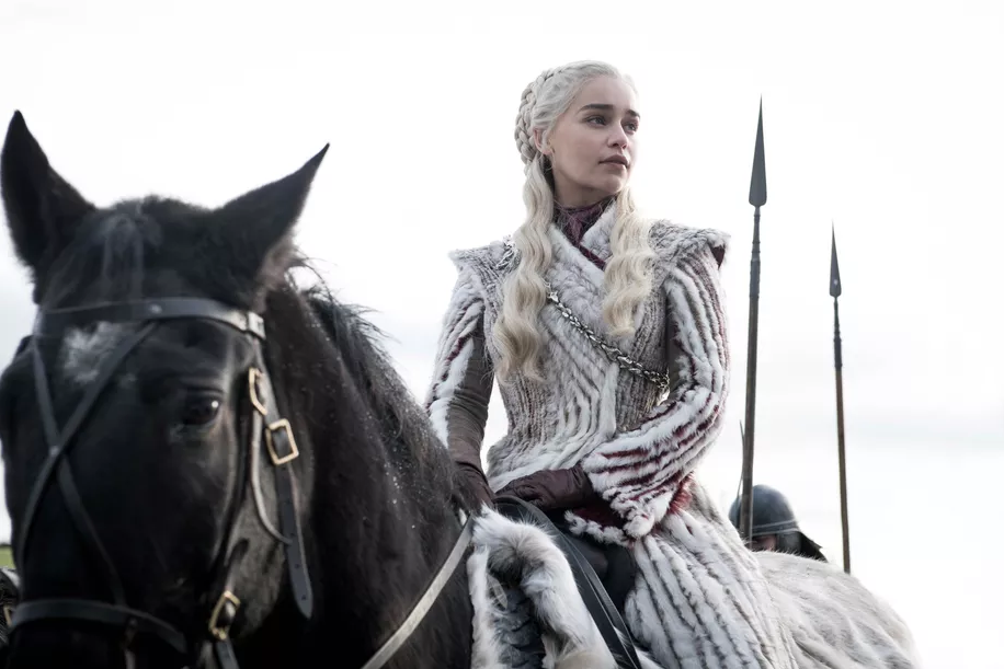 Daenerys a cavallo in GoT 8
