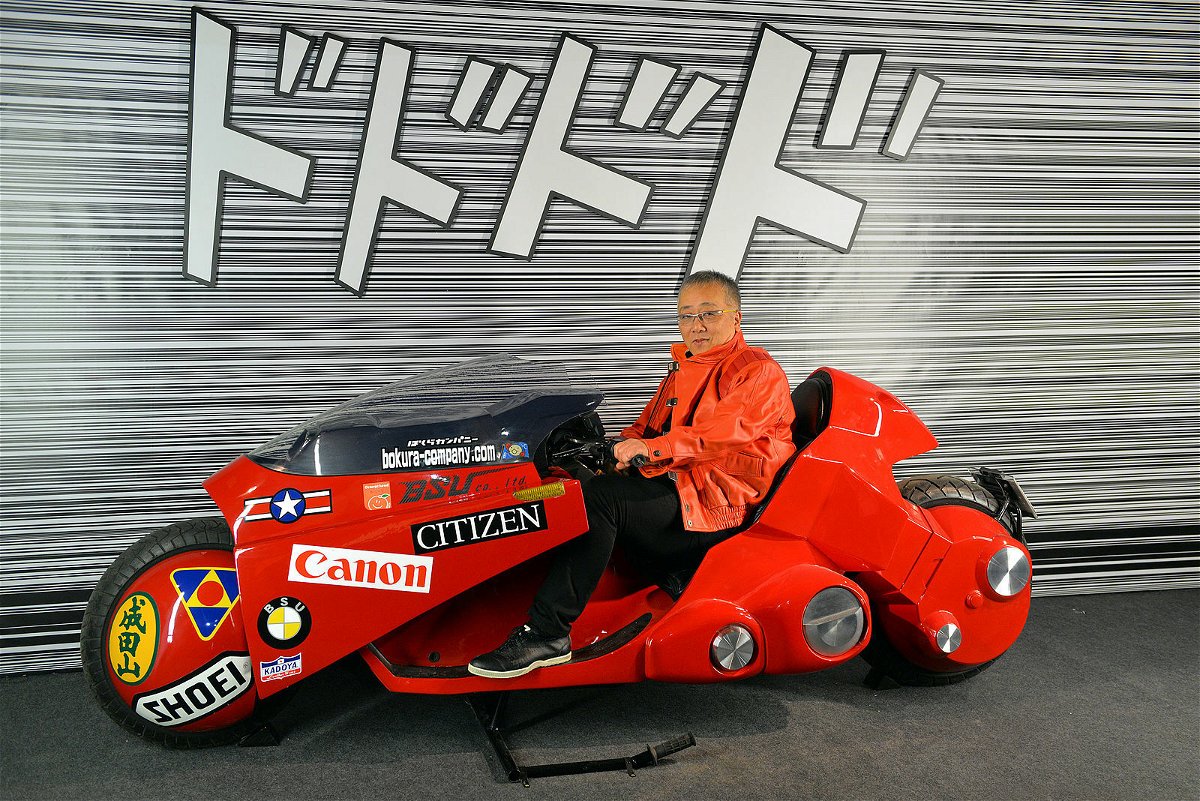 Katsuhiro Otomo e la moto di Kaneda