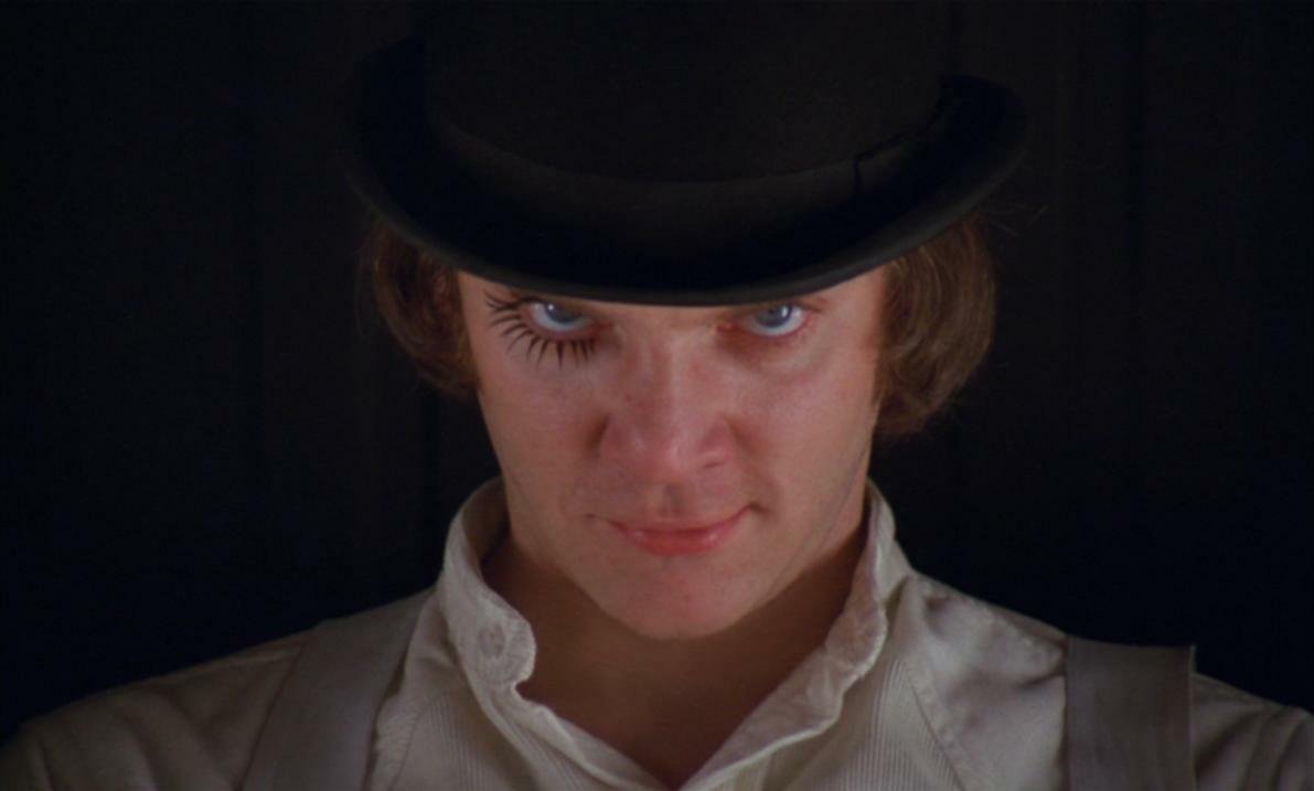 Malcolm McDowell interpreta Alexander "Alex" DeLarge in una scena del film Arancia meccanica (A Clockwork Orange) del 1971 scritto, prodotto e diretto da Stanley Kubrick.