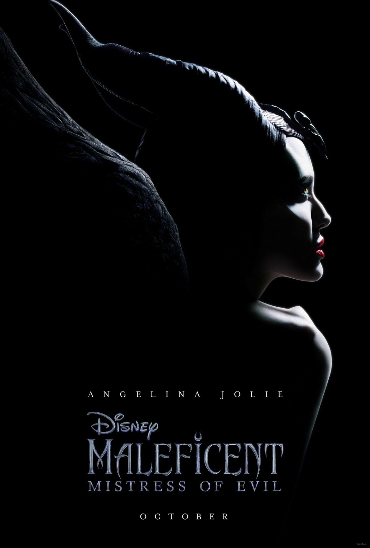 Angelina Jolie nel poster americano di Maleficent: Mistress of Evil