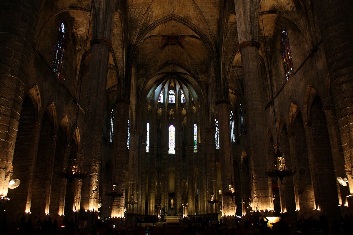 L'Interno di Santa Maria del Mar a Barcellona