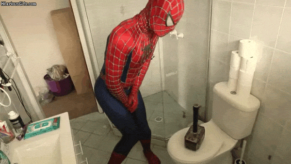 Spider-Man e Mjolnir sulla tazza del cesso