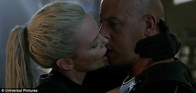 Charlize Theron e Vin Diesel si baciano in Fast 8