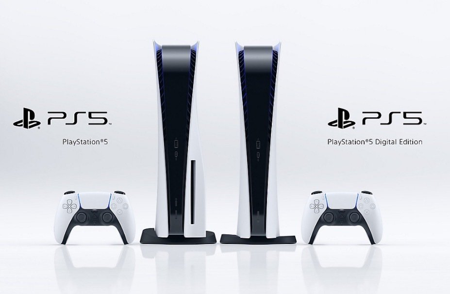 A sinistra PlayStation 5 Standard Edition, a destra PlayStation 5 Digital Edition