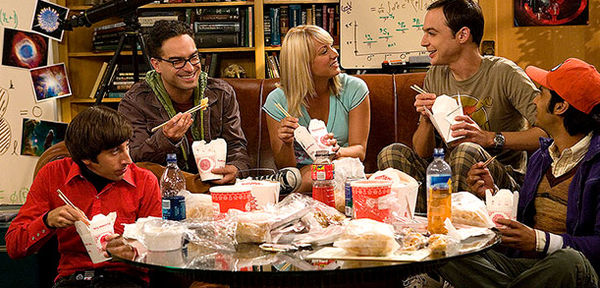 Il gruppo di The Big Bang Theory mangia thailandese