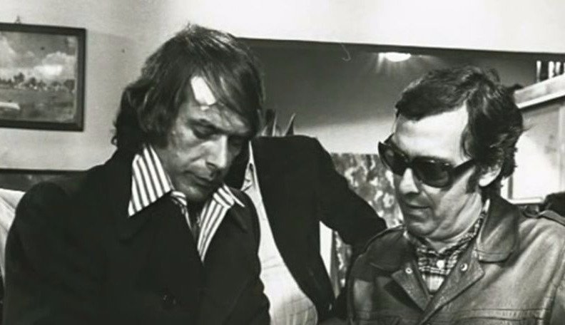 Umberto Lenzi assieme a Tomas Milian sul set de Il cinico, l'infame, il violento