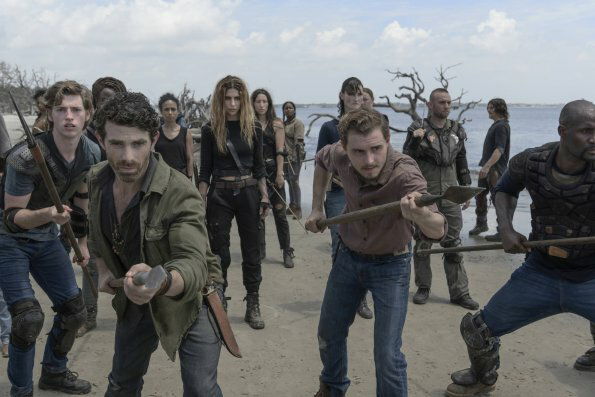 Clicca per vedere l'immagine originale The Walking Dead: una scena dall'episodio 10x01