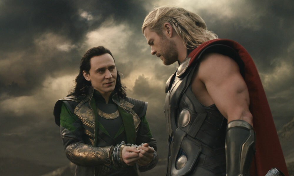 Thor e Loki in una sequenza di The Dark World
