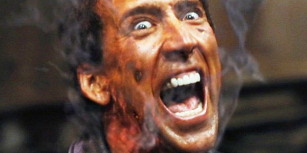 Il volto di Nicolas Cage quasi in fiamme in Ghost Rider