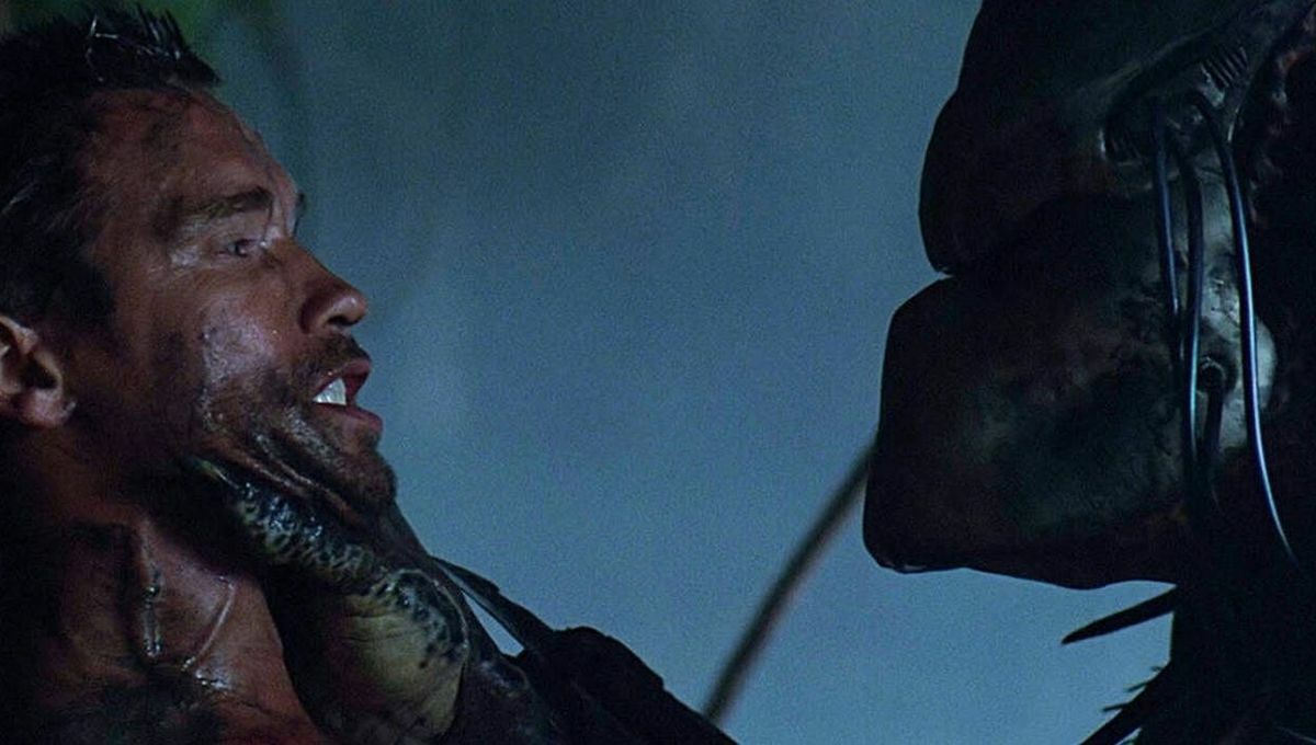 Clicca per vedere l'immagine originale Arnold Schwarzenegger alle prese con il Predator nel film del 1987