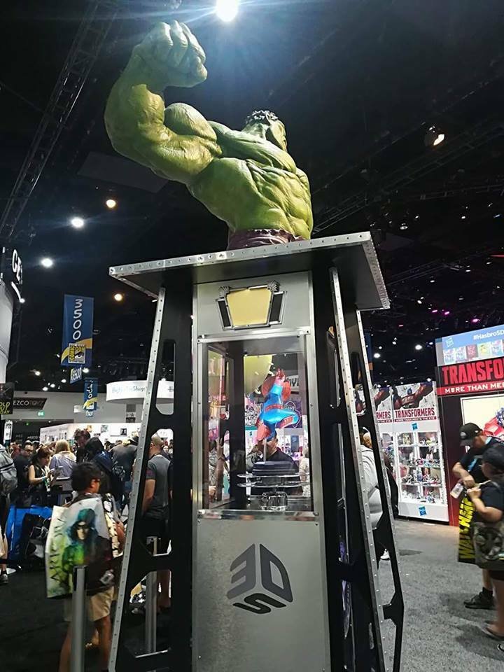 San Diego Comic-Con 2017: riproduzioni di Hulk e Spider-man all'interno della Exhibit Hall