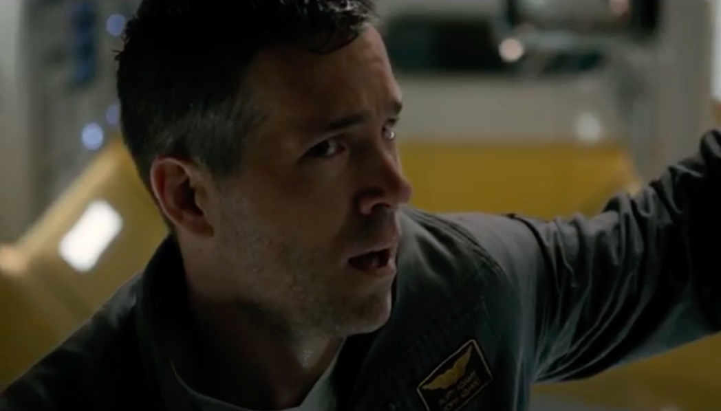 Una scena di Life: Non oltrepassare il limite con Ryan Reynolds