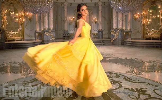 Il vestito giallo oro indossato da Emma Watson