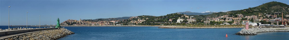 Panoramica del porto di Oneglia