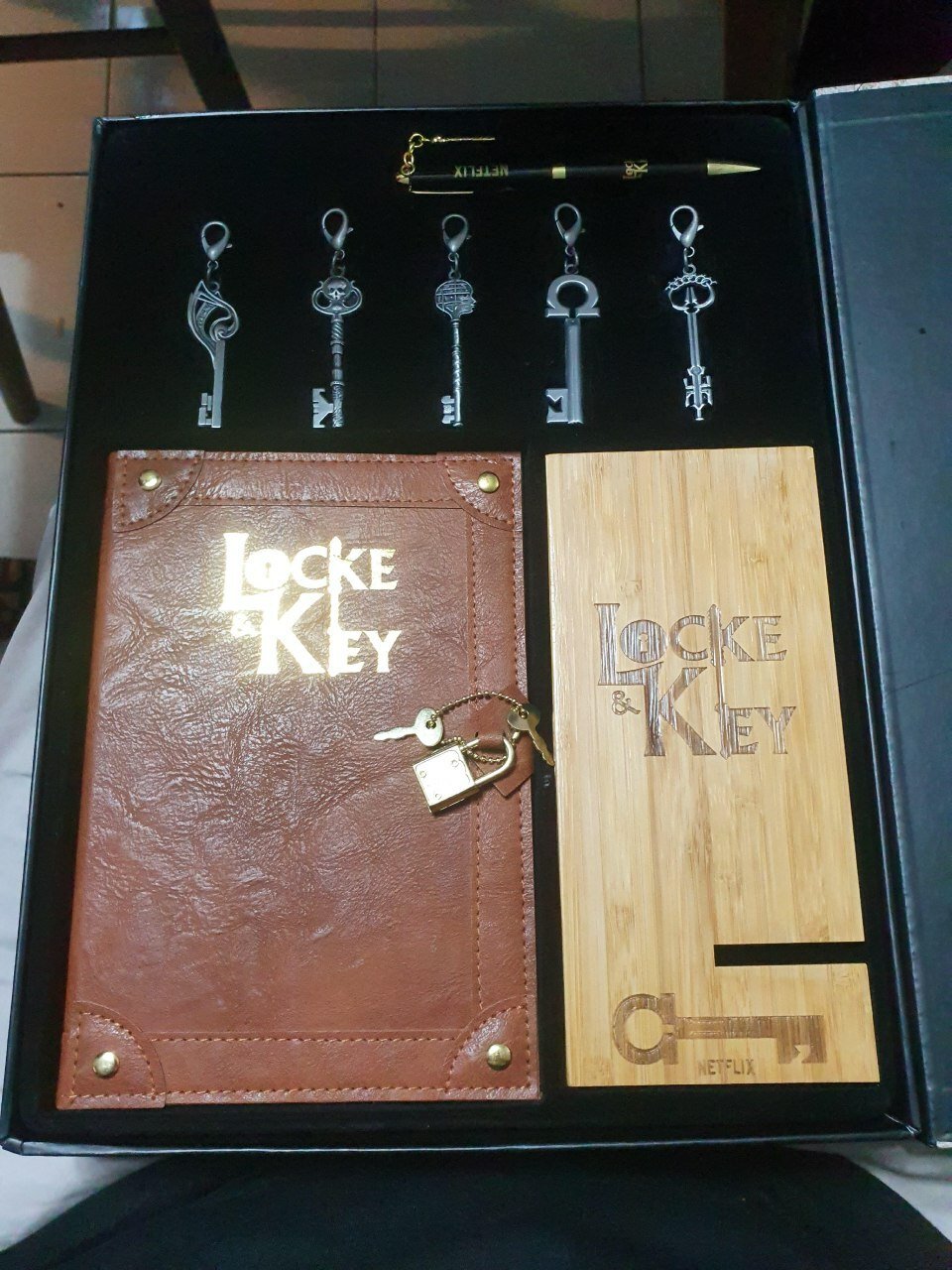 Locke & Key, press box