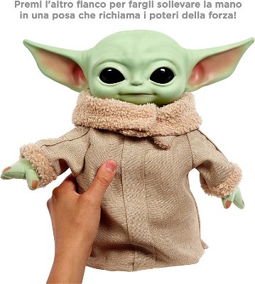 Baby Yoda pupazzo che parla e muove braccia 2