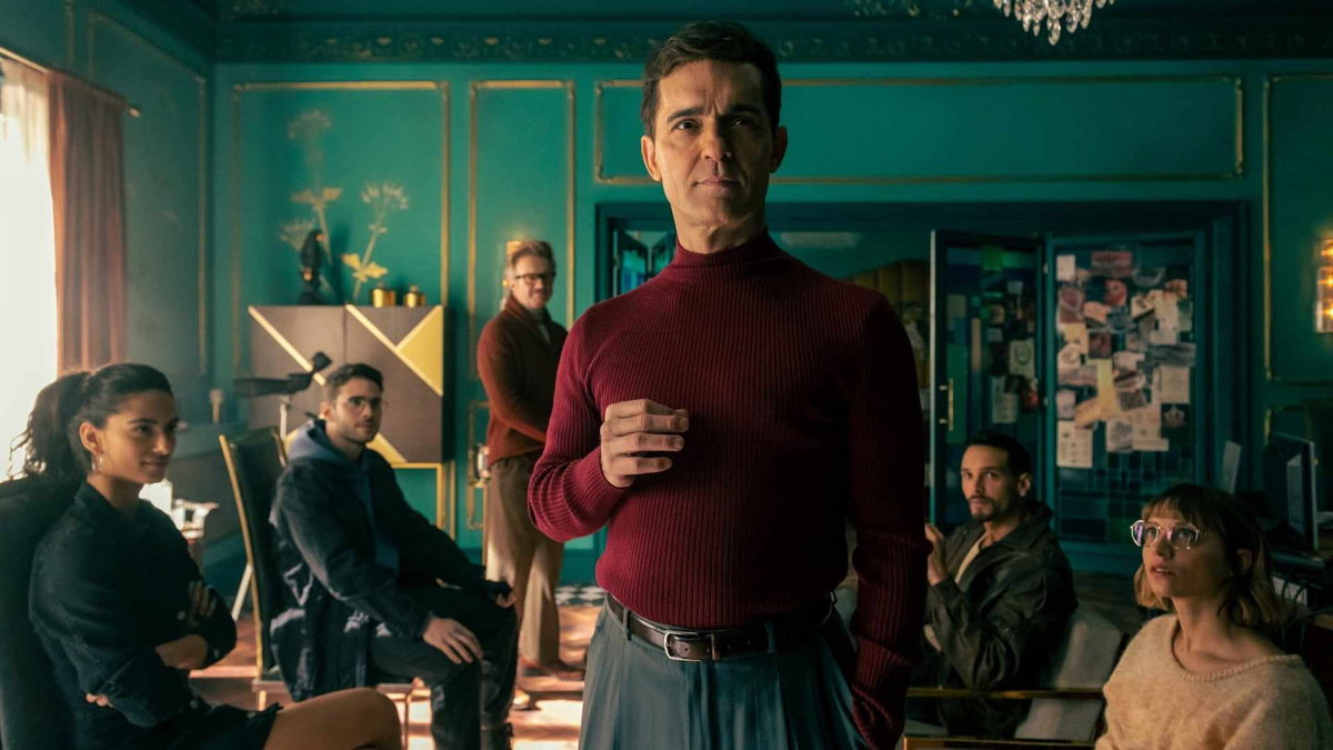 Immagine di La Casa di Carta - Berlino, recensione: Andrés de Fonollosa tra furti, amore e goliardia