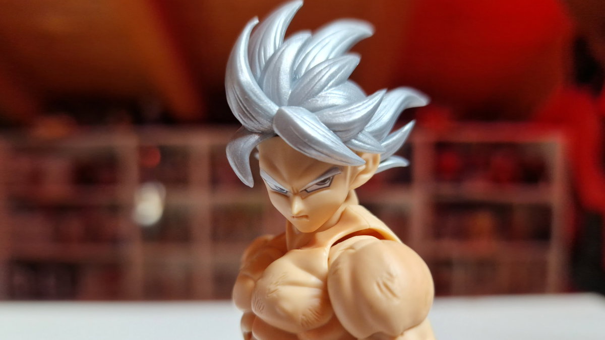 Immagine di Son Goku Ultra Instinct Toyotarou Edition, recensione: la perfezione in action figure