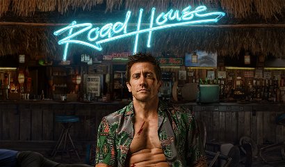 Copertina di Road House, recensione: su Prime Video Jake Gyllenhaal sfida Conor McGregor