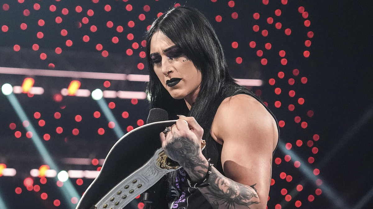 Immagine di Infortunio per Rhea Ripley, reso vacante il titolo femminile a Raw