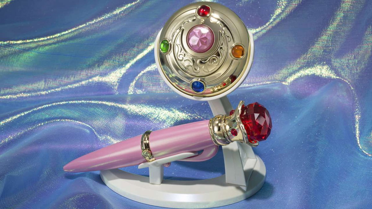 Immagine di Sailor Moon, rivivi la magia con il set Transformation Brooch & Disguise Pen di Bandai