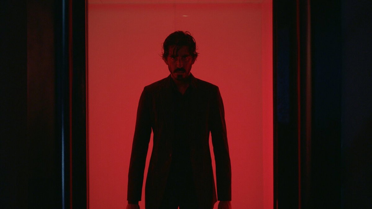 Immagine di Monkey Man, recensione: Dev Patel esordisce con un film brutale e segnante