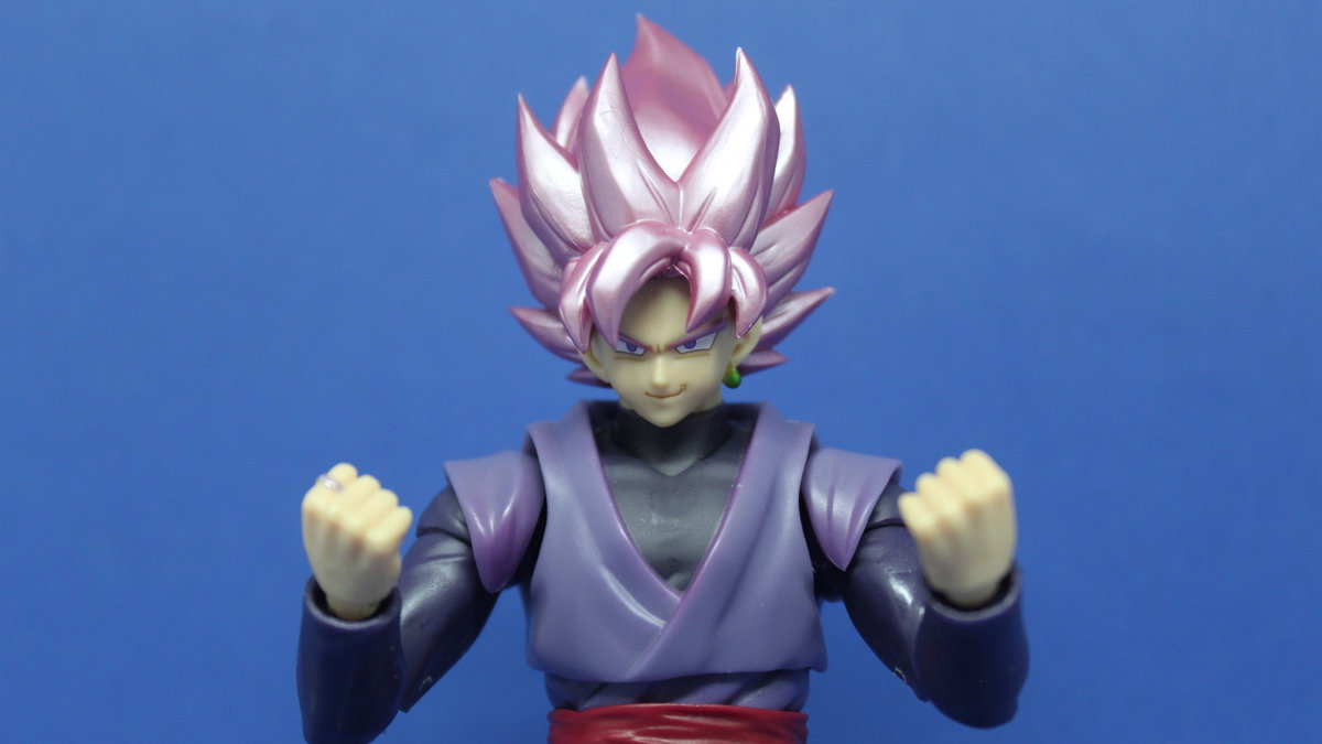 Immagine di Goku Black Super Saiyan Rosè recensione dell'oscura figure di Bandai