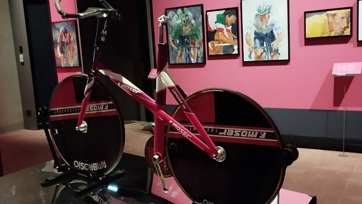 Immagine di Inaugurata a Lucca la mostra di Karl Kopinski "Wearing the Pink"