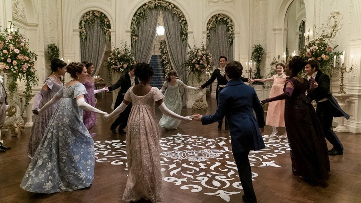 Immagine di Dove hanno girato Bridgerton e La Regina Carlotta? Location e ambientazioni della serie (e quali si possono visitare)