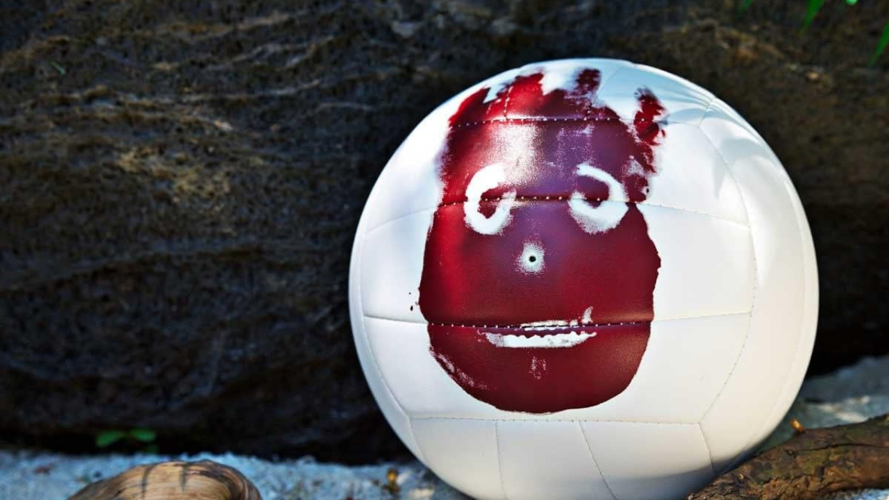 Immagine di Stasera in TV Cast Away: 5 curiosità sul pallone Wilson (e i suoi dialoghi con Tom Hanks)