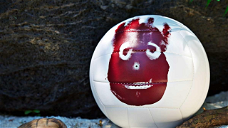 Copertina di Stasera in TV Cast Away: 5 curiosità sul pallone Wilson (e i suoi dialoghi con Tom Hanks)