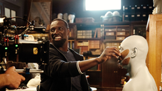 Copertina di Dopo Lupin, Omar Sy continua con Netflix: in arrivo la commedia romantica French Lover