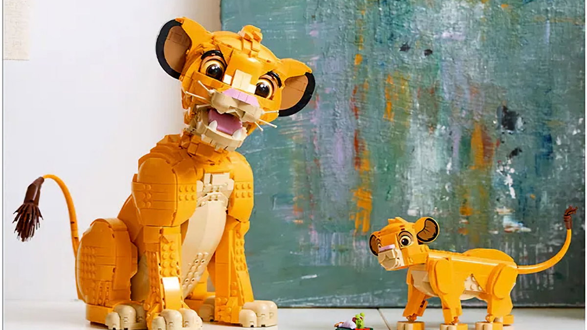 Immagine di LEGO e Disney presentano due versioni di Simba, il futuro Re Leone