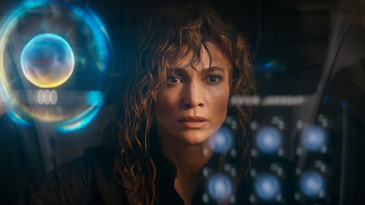 Immagine di Atlas, recensione: il film di fantascienza con Jennifer Lopez su Netflix lascia il segno