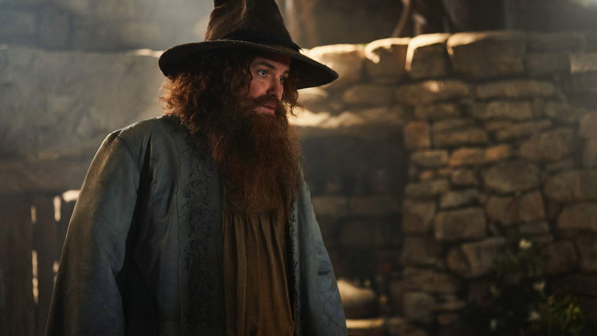 Immagine di Tom Bombadil si mostra nelle prime immagini ufficiali dalla stagione 2 de Il Signore degli Anelli: Gli Anelli del Potere,