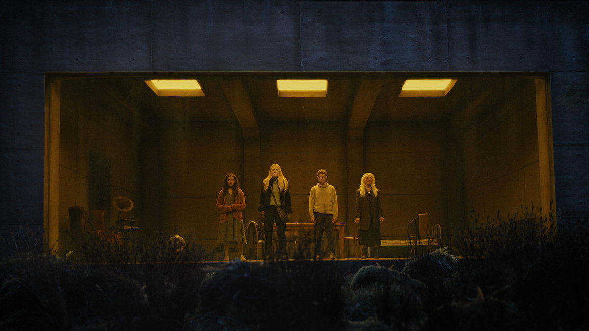 Immagine di The Watchers - Loro ti guardano, recensione: Shyamalan convince con un horror ispirato e affascinante