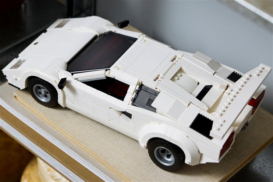 Nuova LEGO Countach 5000 Quattrovalvole: un'icona anni 80 tutta da costruire