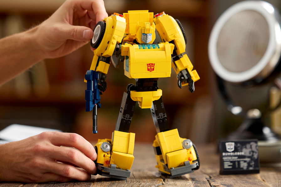 LEGO Bumblebee: scopri il nuovo set e costruisci l'iconico Autobot!