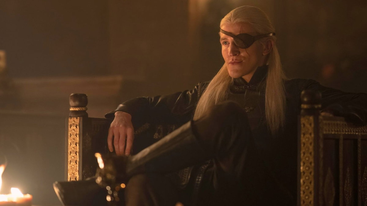 Immagine di House of the Dragon Stagione 2, Episodio 3: Ewan Mitchell commenta la scena di nudo integrale di Aemond