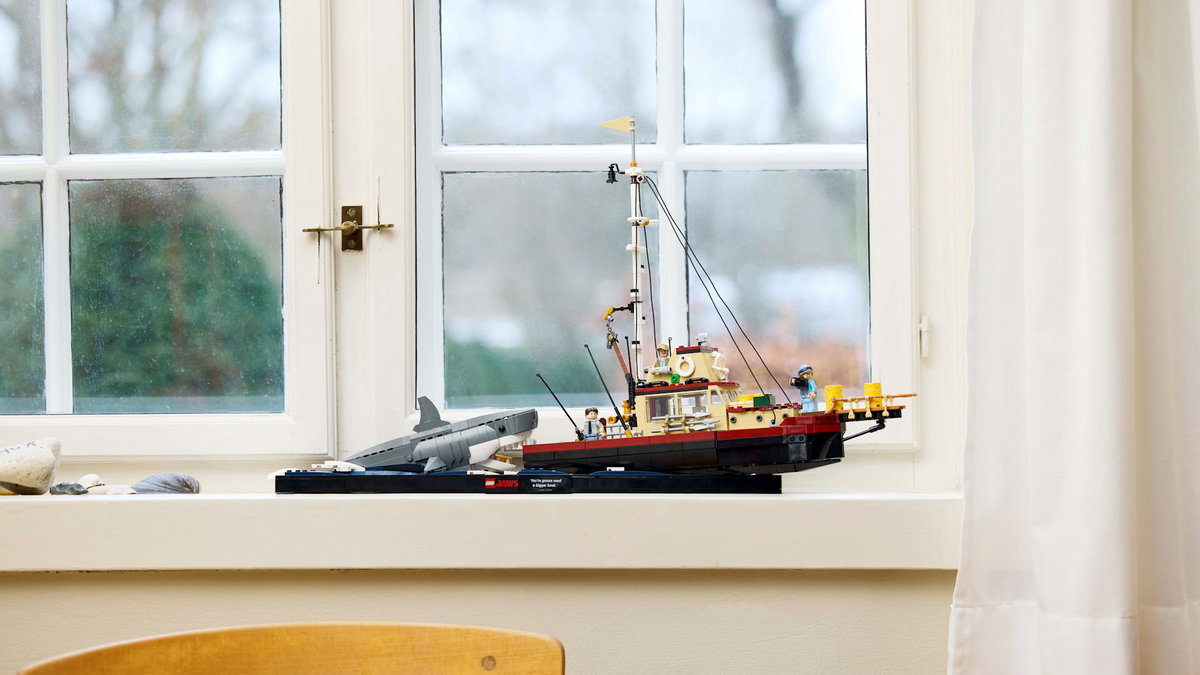 Immagine di Dom-Dom, Dom-Dom, Dom-Dom… ed è subito paura! Ecco il set LEGO Ideas Lo squalo!