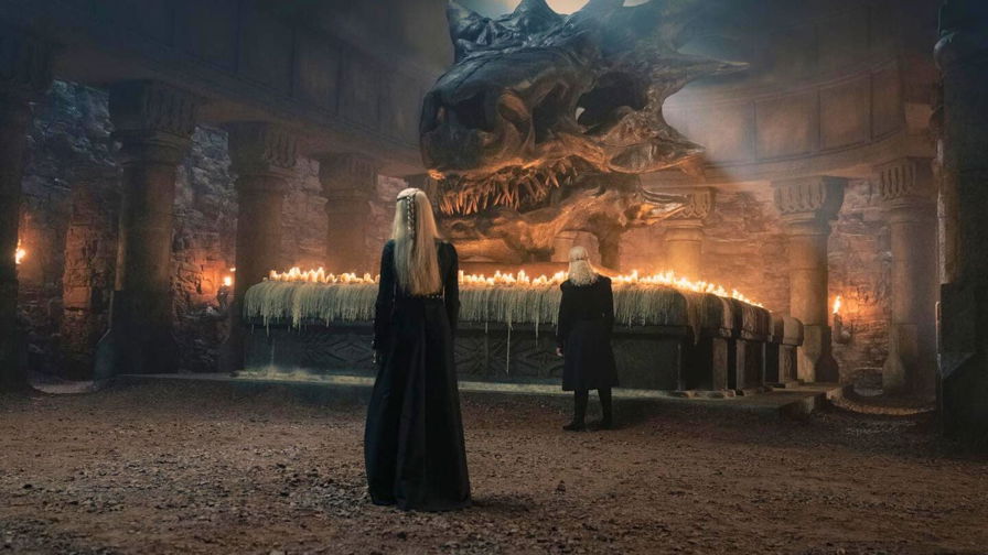 House of the Dragon - Rhaenyra e Viserys guardano il teschio di Balerion