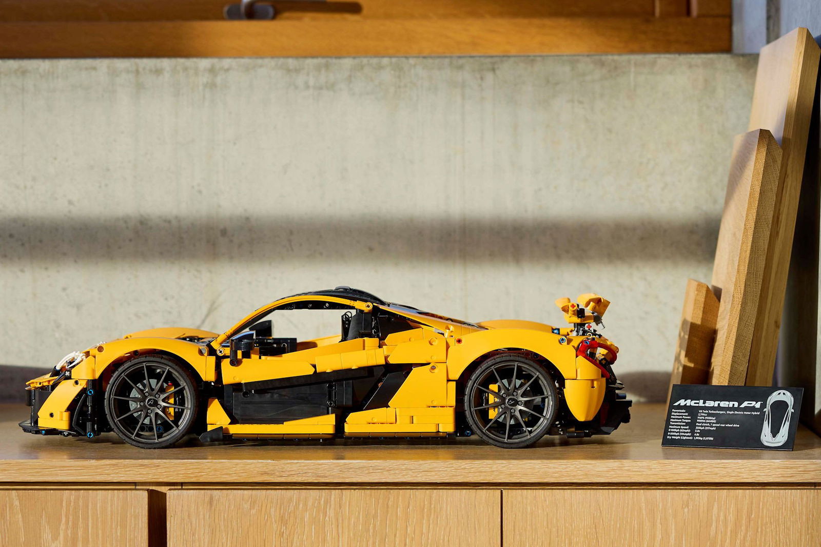 Immagine di LEGO Technic Ultimate Car Concept: è la McLaren P1 la nuova supercar 2024